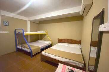 هتل Oyo 90910 Homestay D Lalang Inn