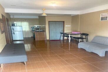 هتل Oyo 90910 Homestay D Lalang Inn