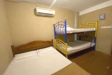 هتل Oyo 90910 Homestay D Lalang Inn