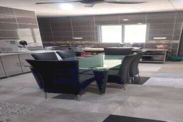 هتل Oyo Home 90904 Ray Yan Guesthouse