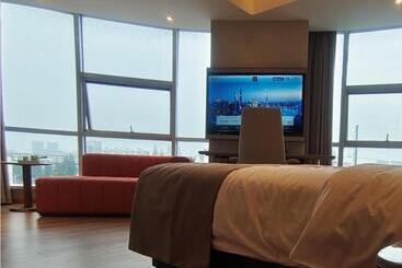 Lanou Hotel Lianyungang Donghai High Speed Railway Station Crystal City