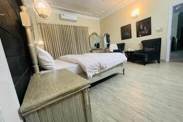 پانسیون Family Lounge F 10