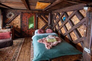پانسیون Hay Barn Unique Experience Visole