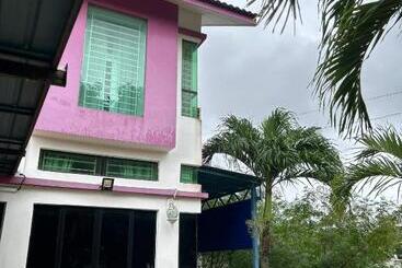 پانسیون Sufi Homestay Kota Bharu