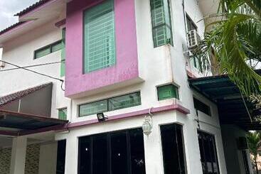 پانسیون Sufi Homestay Kota Bharu