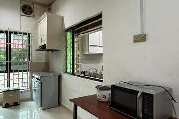پانسیون Sufi Homestay Kota Bharu