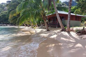 هاستل Ella S Place Salang Tioman