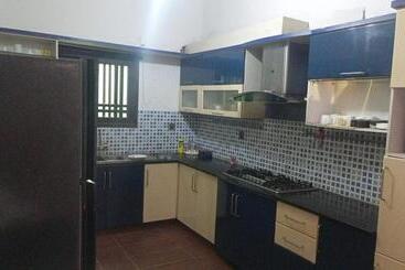 تختخواب و صبحانه Seaview Guest House