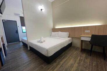 Dj Citi Plaza Hotel & Suites