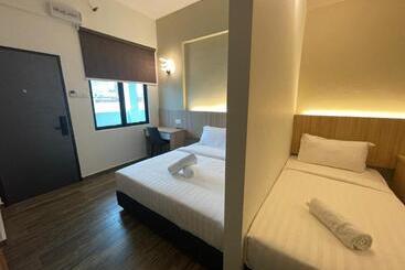 Dj Citi Plaza Hotel & Suites