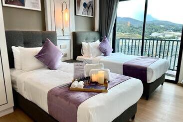 هتل Cameron Lavender Mansion By Play