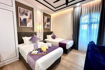 هتل Cameron Lavender Mansion By Play