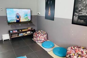 هتل کپسول Bricks Backpackers Sleepbox