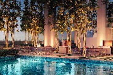 هتل Lucentia Residence By Moonlight Park