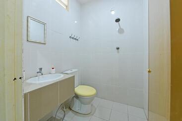 فندق Oyo 90879 Eleven Inn