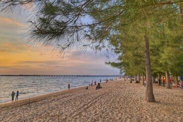 Mutiara Melaka Beach Resort By Tzwan