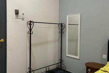 پانسیون Aurora Roomstay