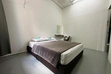 Пансион Jiaxin Dormitory Setia Indah 家馨青年旅宿
