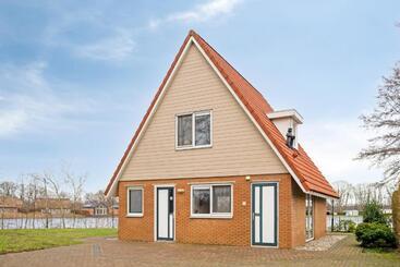 استراحتگاه Summio Villapark Akenveen