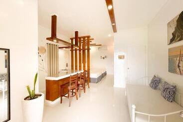 تختخواب و صبحانه House Of Eve Samal Island