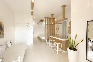 تختخواب و صبحانه House Of Eve Samal Island