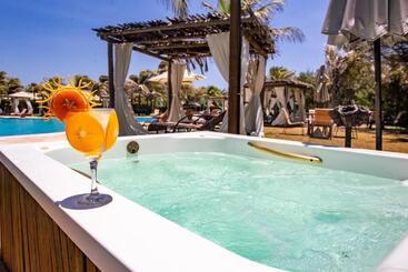 Dom Pedro Laguna Beach Resort & Golf