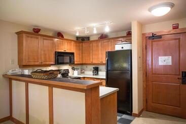 هتل 1205b   Double Queen Standard Eagle Springs West Condo