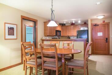 هتل 1205b   Double Queen Standard Eagle Springs West Condo