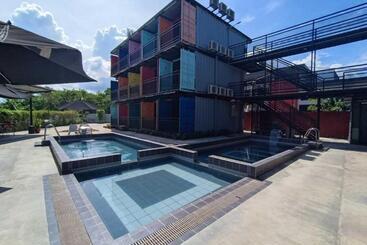هتل Boxinn The Kontena Home