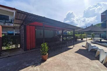 هتل Boxinn The Kontena Home