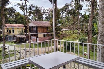 هتل Cabin Sarawak D  Rumah Bonda River View