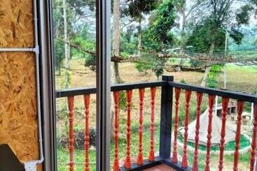 هتل Chalet Madu Kaca D Rumah Bonda River View