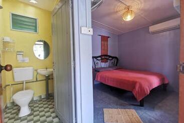 Отель Cheers Garden Chalet