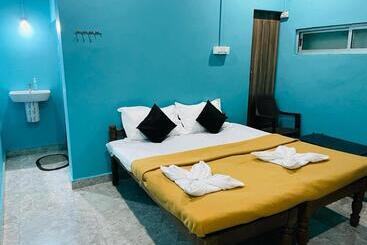 酒店 Dandeli Kingfisher Lake View Resort