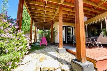 پانسیون Private, Spacious, & Bright Home