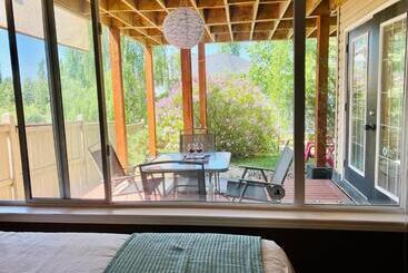 پانسیون Private, Spacious, & Bright Home