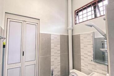 פנסיון Queen Room Semi Attached Bathroom Bukit Mertajam Alma Impian