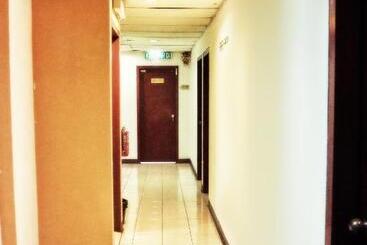 هاستل Plaza Inn