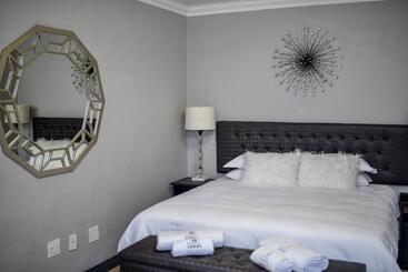 مبيت وإفطار Clivia Lodge