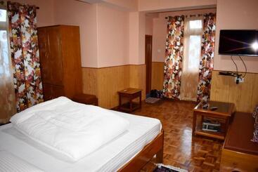 هتل Alpine Guest House