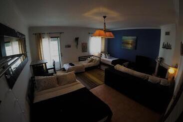 پانسیون Peniche Surf Lodge 2