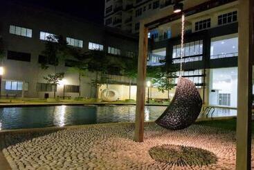 Puchong Skypod Residence, 1 5 Pax With Balcony Unit, Walking Distance To Ioi Mall, 10min Drive To Su