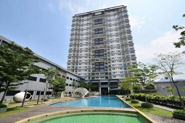 Puchong Skypod Residence, 1 5 Pax With Balcony Unit, Walking Distance To Ioi Mall, 10min Drive To Su