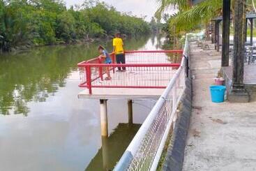 تختخواب و صبحانه Airport Kelantan Homestay & Transit