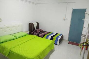 تختخواب و صبحانه Airport Kota Bharu Roomstay & Riverside Homestay
