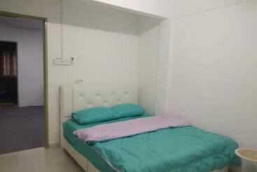 تختخواب و صبحانه Airport Kota Bharu Roomstay & Riverside Homestay