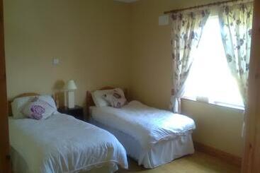 تختخواب و صبحانه Lisduvogue House