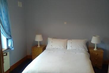 تختخواب و صبحانه Lisduvogue House