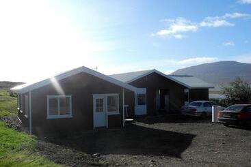 هتل Icelandhorsetours   Helluland