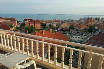펜션 Guest House Rona   Free Parking And Sea View